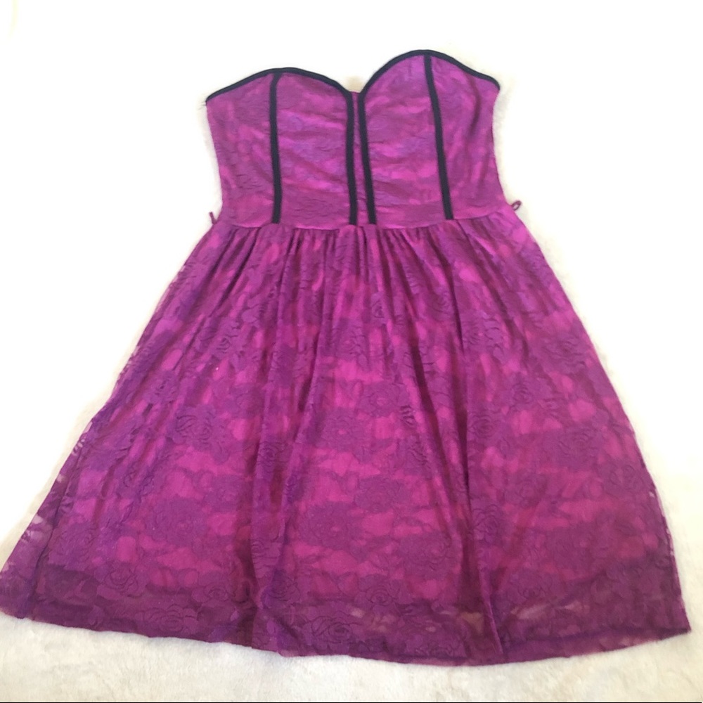Lace fuchsia colored sweetheart neckline dress size XL